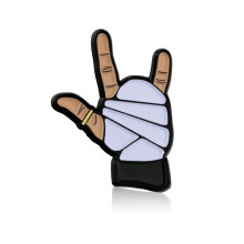 סיכת דש מחווה לאמילי דמארי