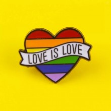 סיכת דש לב גאווה Love is love