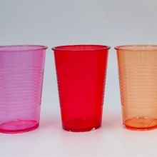 3 כוסות צבעוניות 