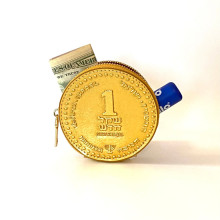 ארנקון עגול שנראה כמו מטבע 